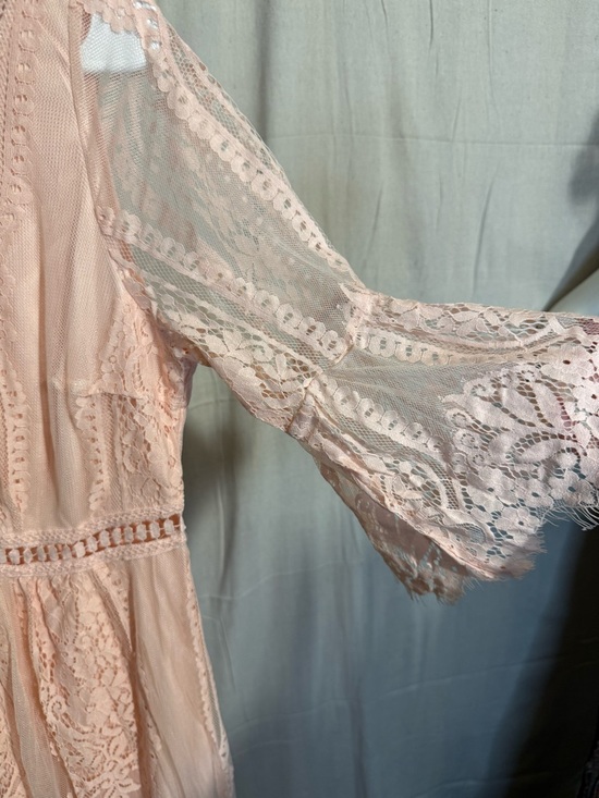 Plus-Size Lace V-Neck Maxi Dress in Peach - Picture 5 of 6